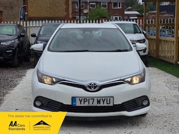 Used Toyota Auris 2017 for sale - 79645381: Photo