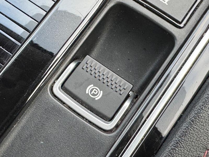 Used Jaguar F-Pace 2016 for sale - 76992440: Photo 31