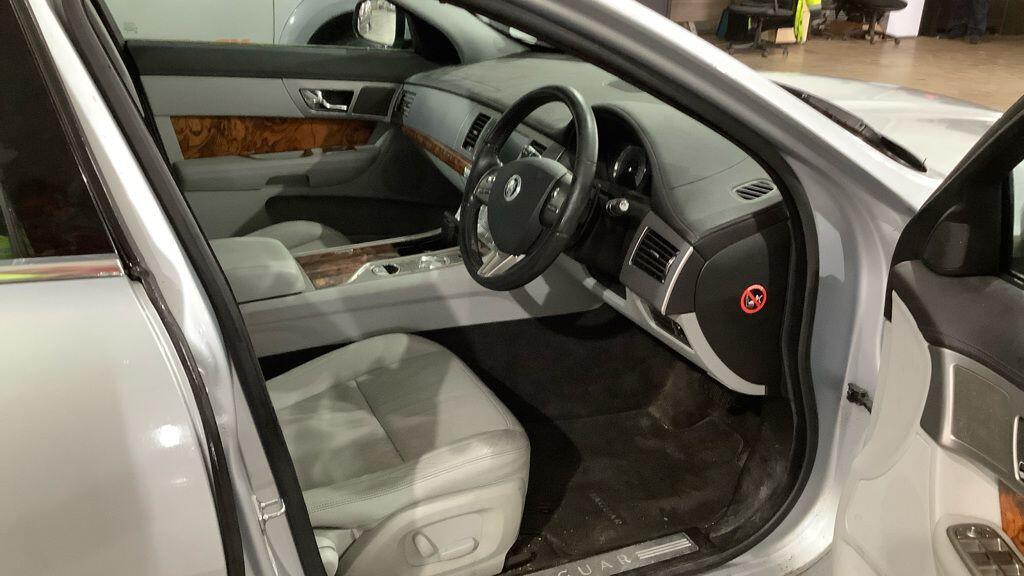 Used Jaguar XF 2010 for sale - 76701222: Photo 4