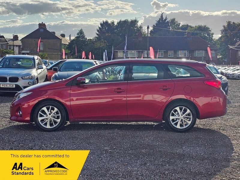 Used Toyota Auris 2014 for sale - 76988606: Photo 4