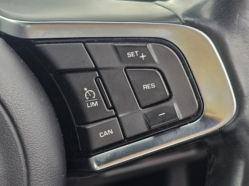 Used Jaguar XE 2016 for sale - 78170473: Photo 23