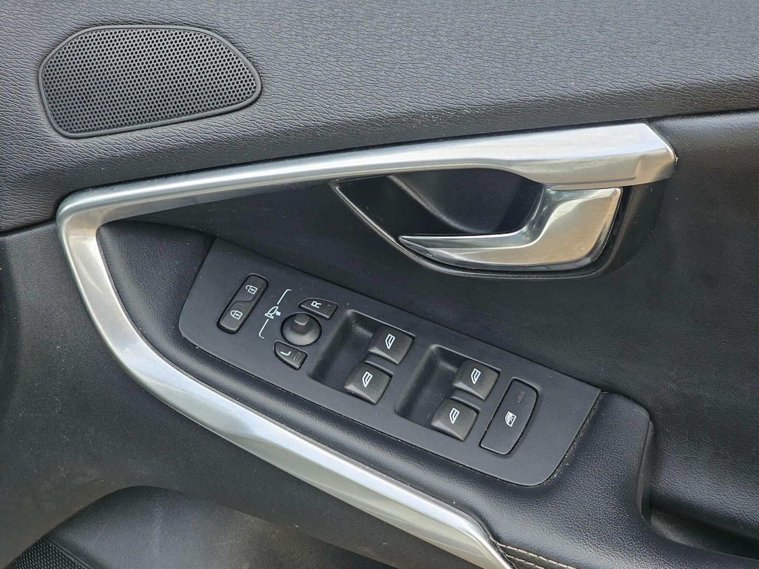 Used Volvo V40 2016 for sale - 76152935: Photo 27
