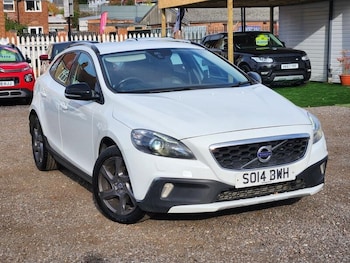 Used Volvo V40 2014 for sale - 76424793: Photo