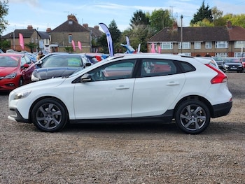 Used Volvo V40 2014 for sale - 76424793: Photo
