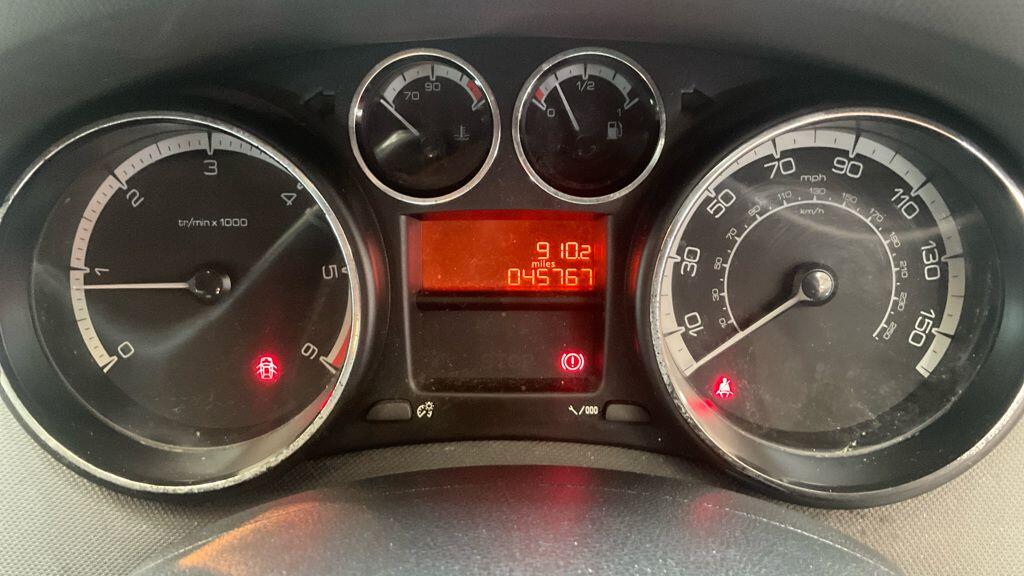 Used Peugeot 308 2012 for sale - 77898365: Photo 11