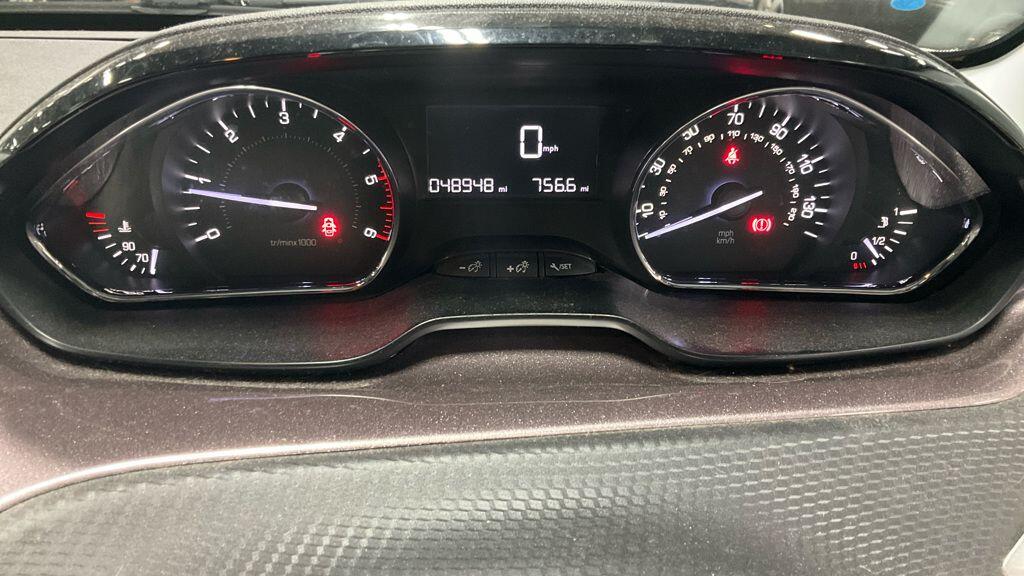 Used Peugeot 2008 2014 for sale - 77163232: Photo 6