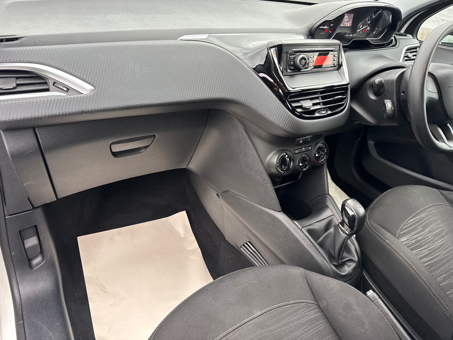 Used Peugeot 208 2015 for sale - 76488466: Photo 14