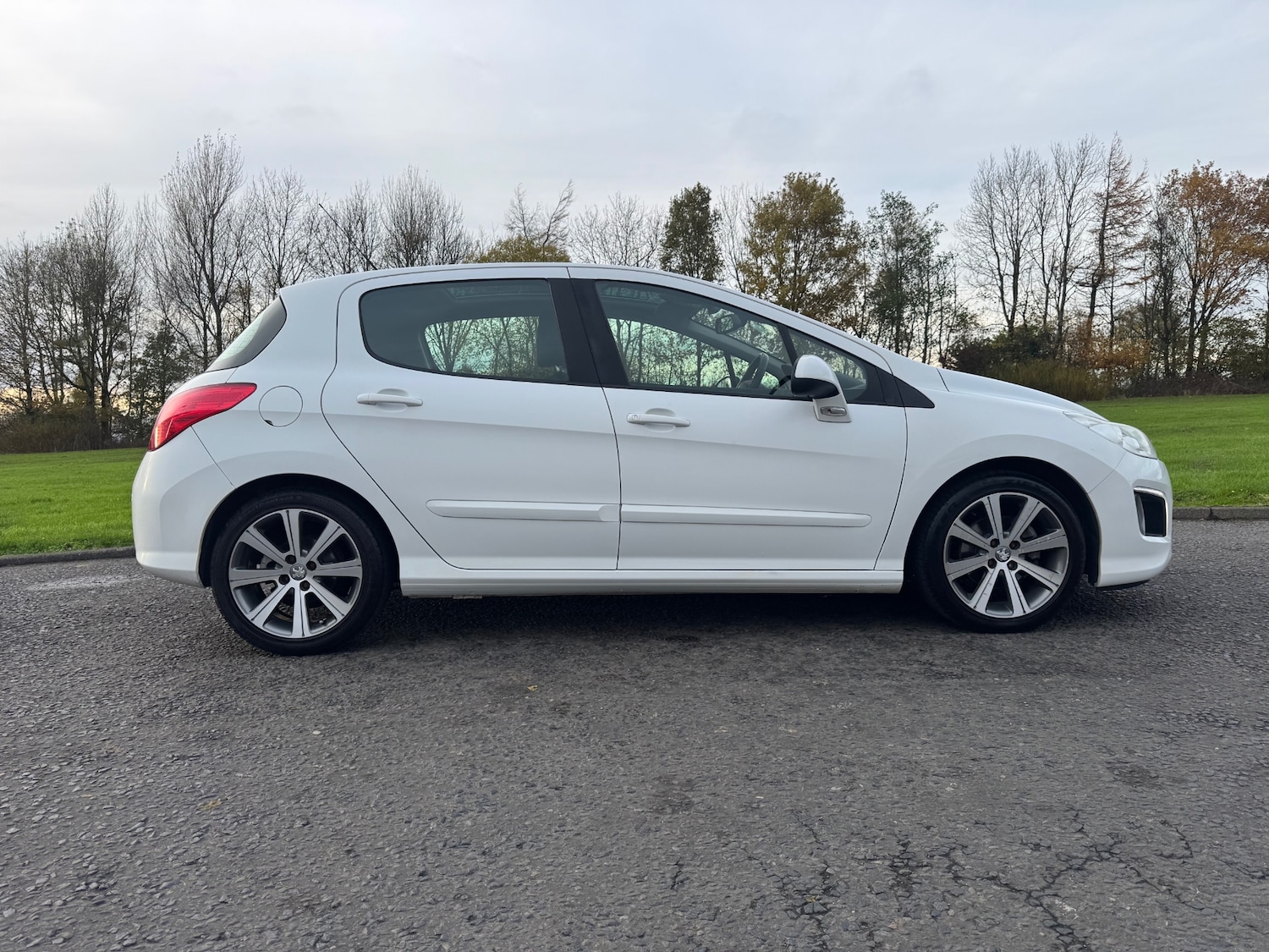 Used Peugeot 308 2013 for sale - 76466128: Photo 2