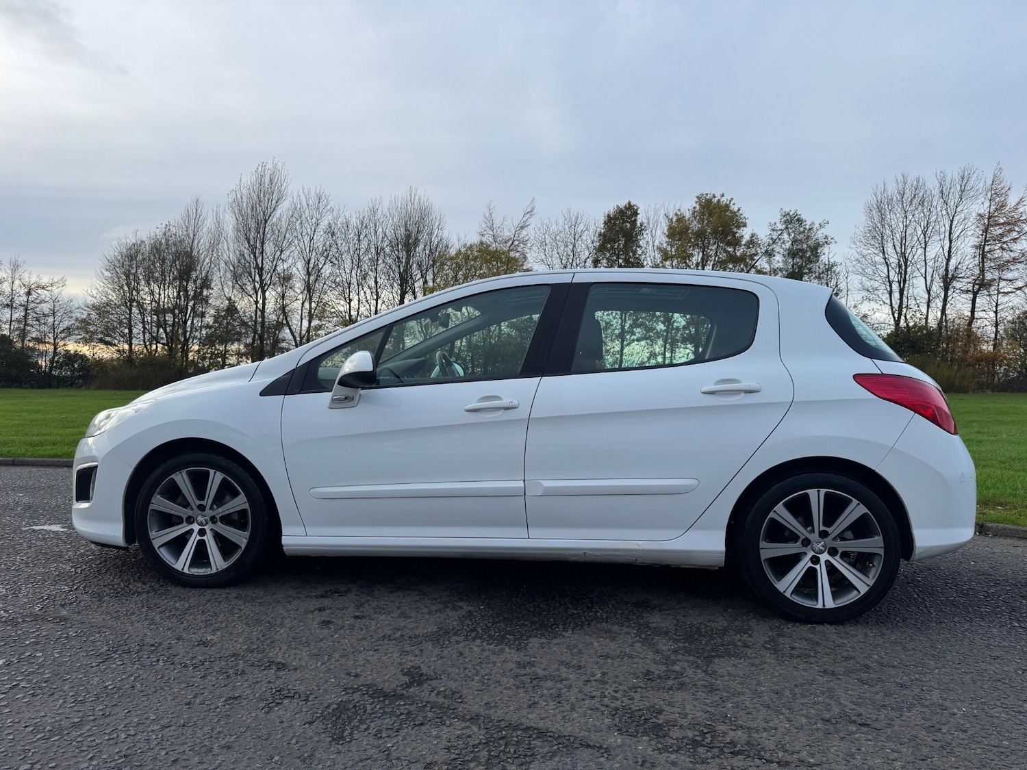 Used Peugeot 308 2013 for sale - 76466128: Photo 5