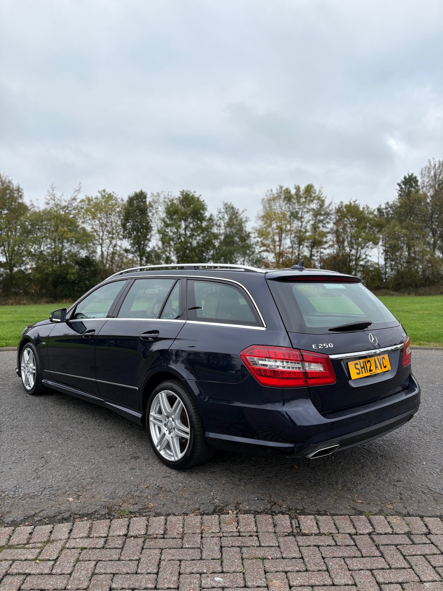 Used Mercedes-Benz E Class 2012 for sale - 76983968: Photo 10