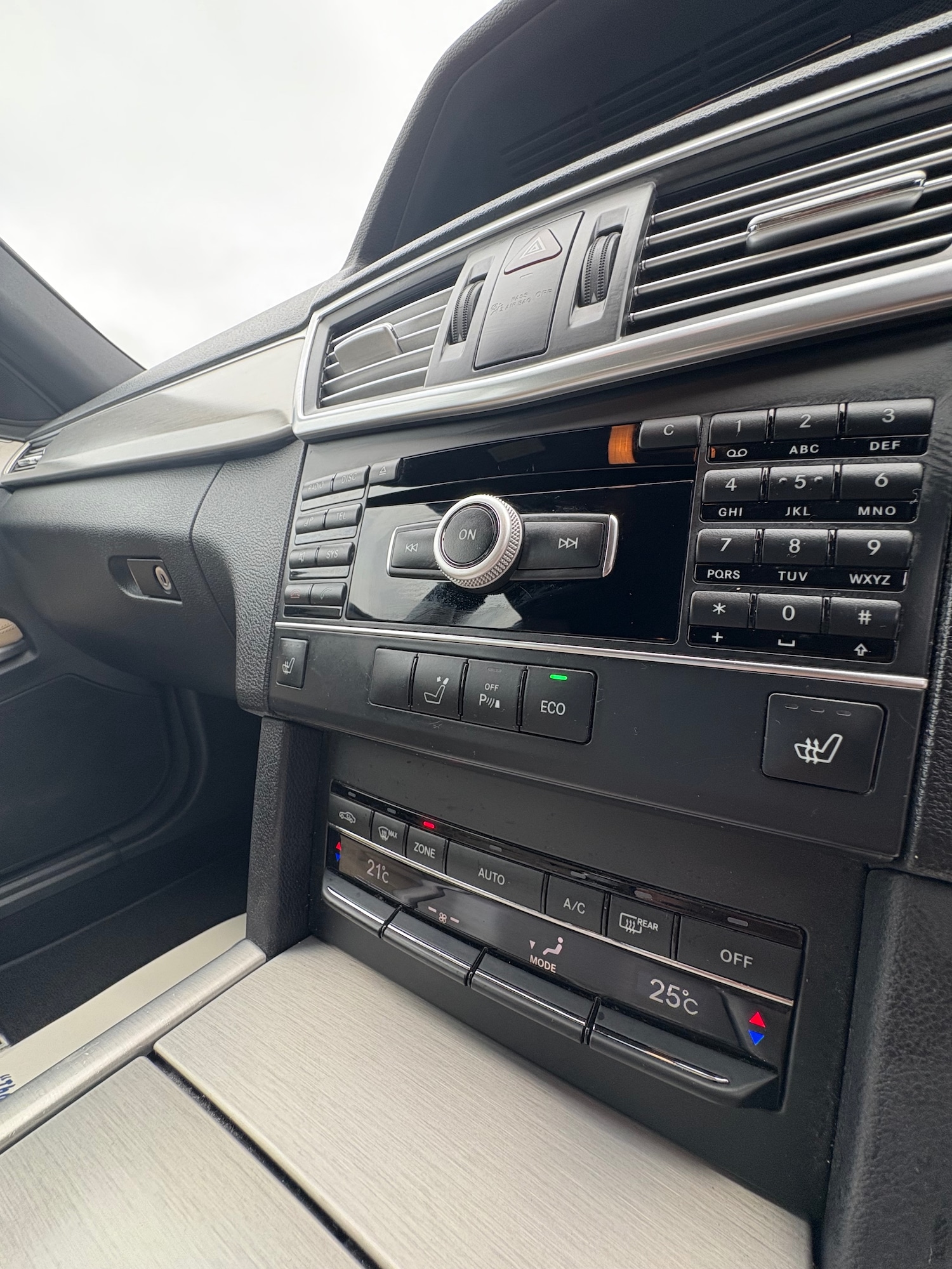 Used Mercedes-Benz E Class 2012 for sale - 76983968: Photo 42