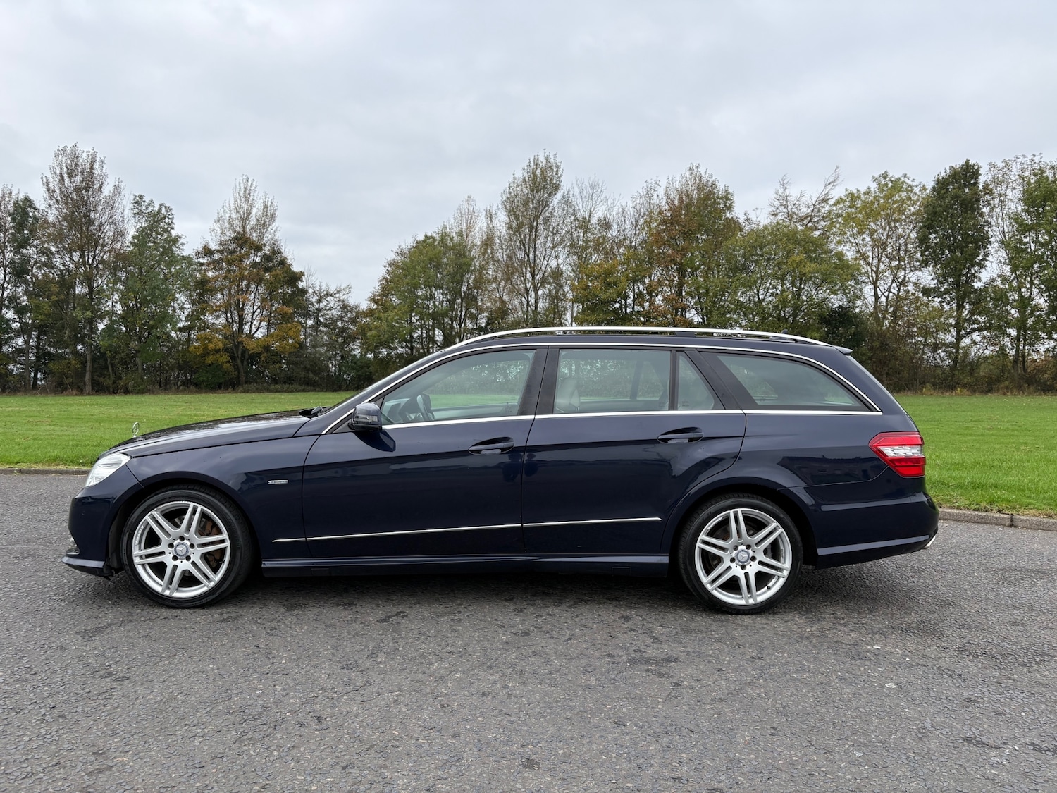 Used Mercedes-Benz E Class 2012 for sale - 76983968: Photo 9