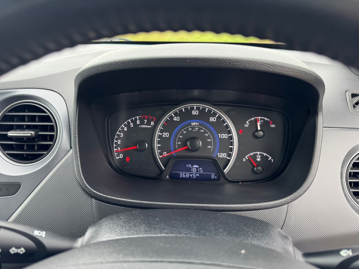 Used Hyundai i10 2018 for sale - 77998765: Photo 8