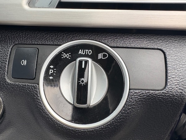 Used Mercedes-Benz E Class 2012 for sale - 76316359: Photo 27