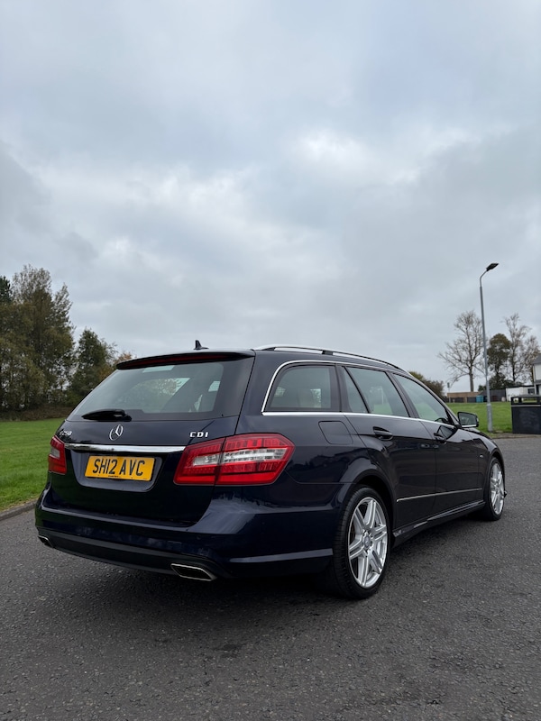 Used Mercedes-Benz E Class 2012 for sale - 76316359: Photo 3