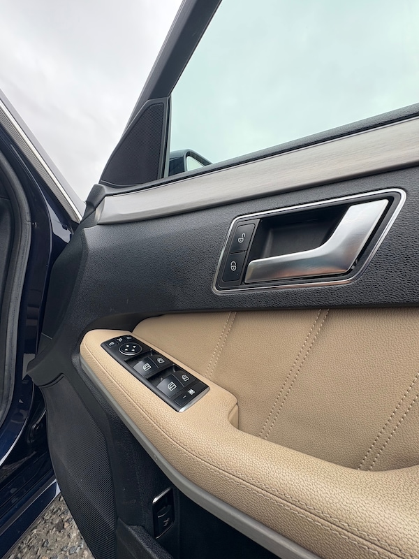 Used Mercedes-Benz E Class 2012 for sale - 76316359: Photo 41