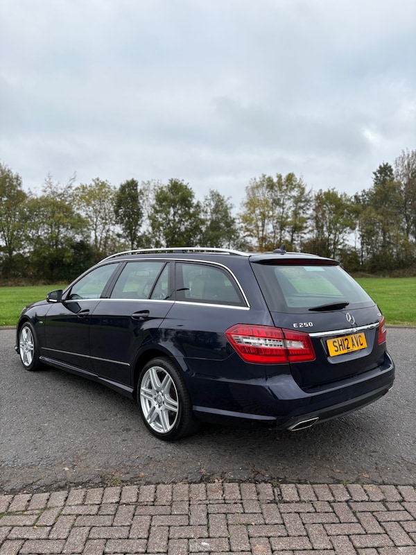Used Mercedes-Benz E Class 2012 for sale - 76316359: Photo 5