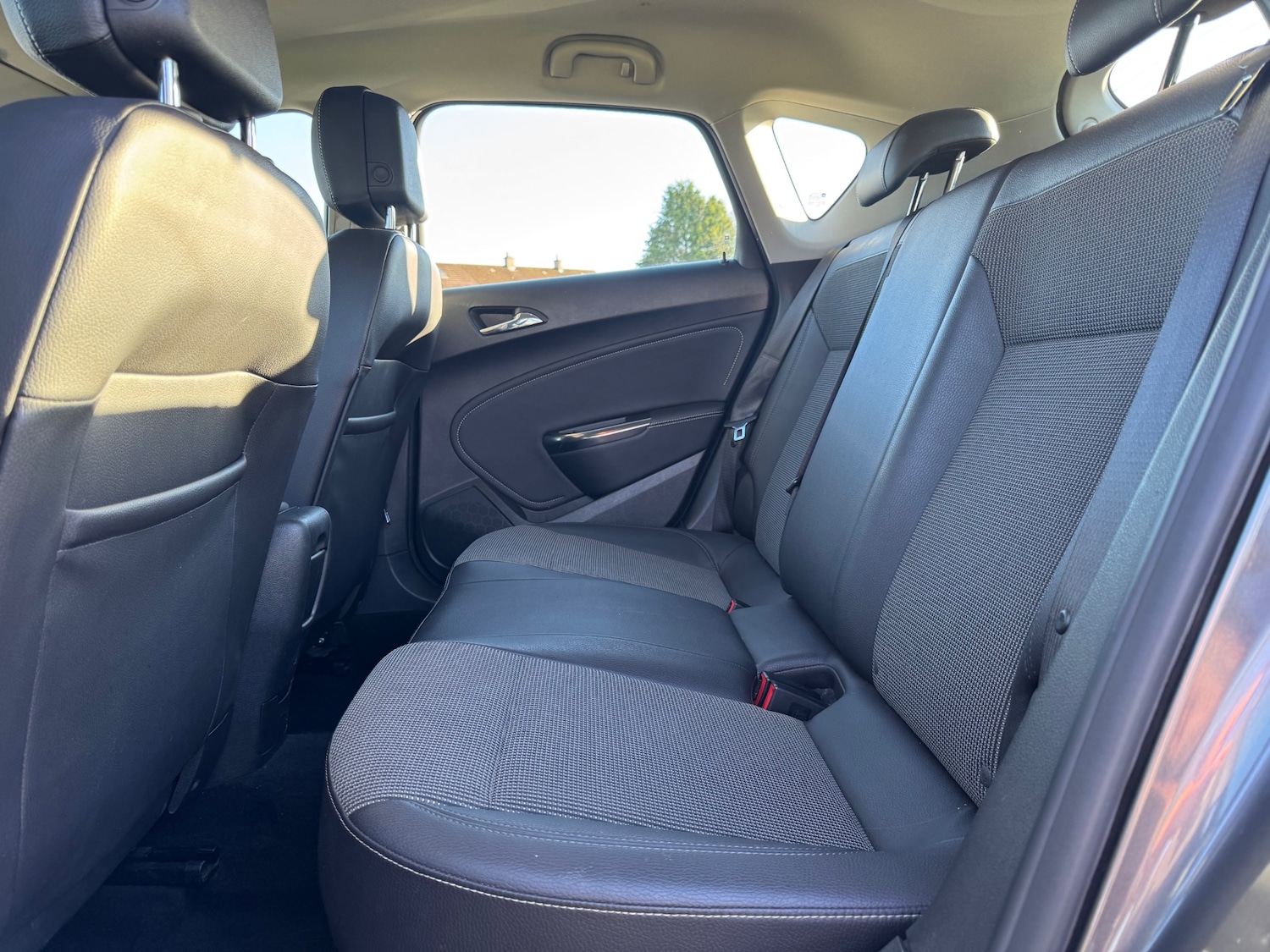 Used Vauxhall Astra 2010 for sale - 76785298: Photo 19