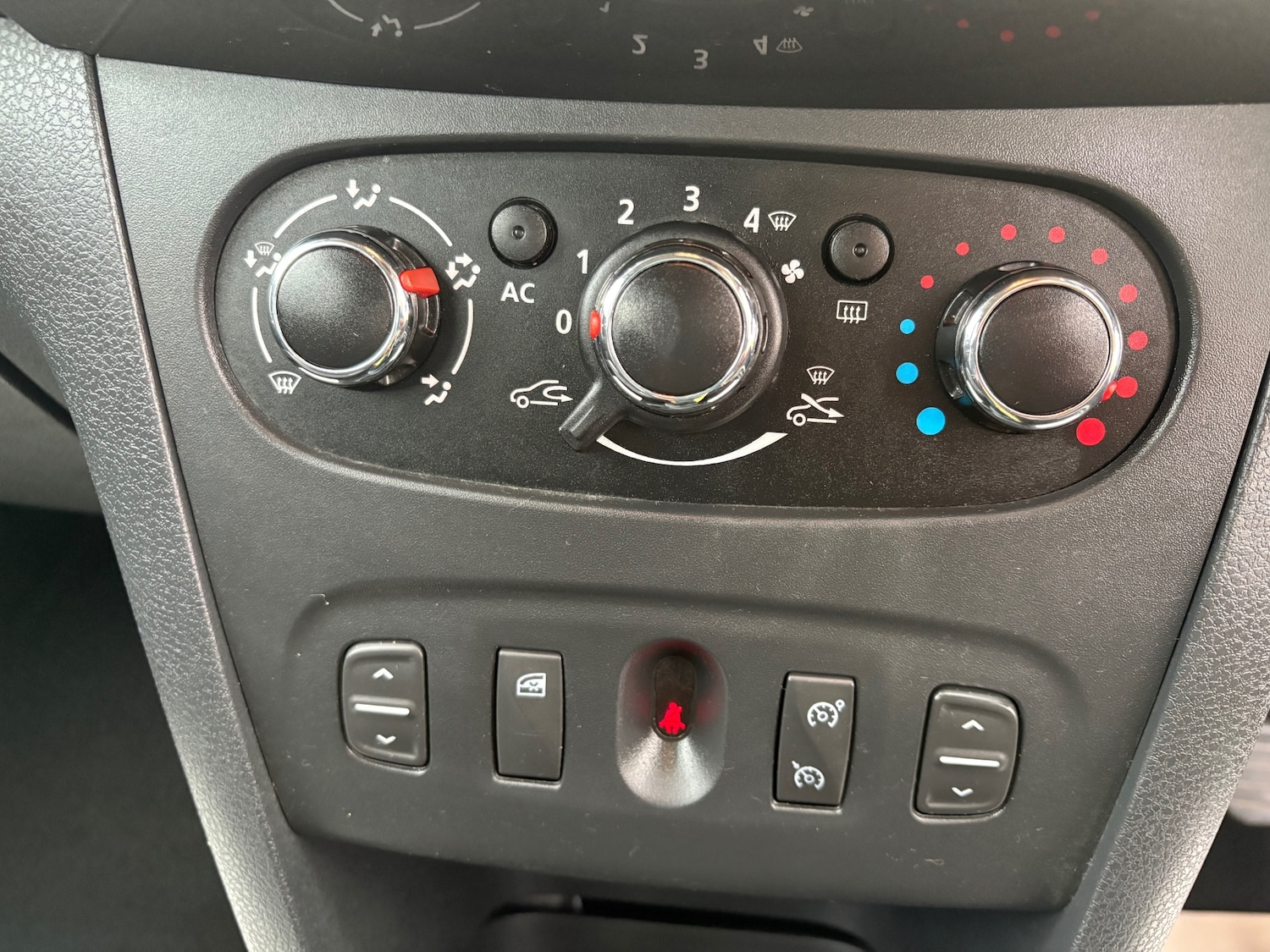 Used Dacia Sandero Stepway 2014 for sale - 76095603: Photo 29