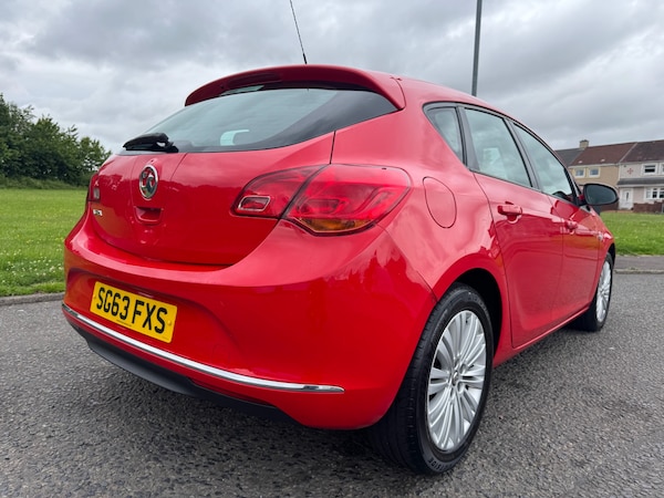 Used Vauxhall Astra 2013 for sale - 75046349: Photo 2