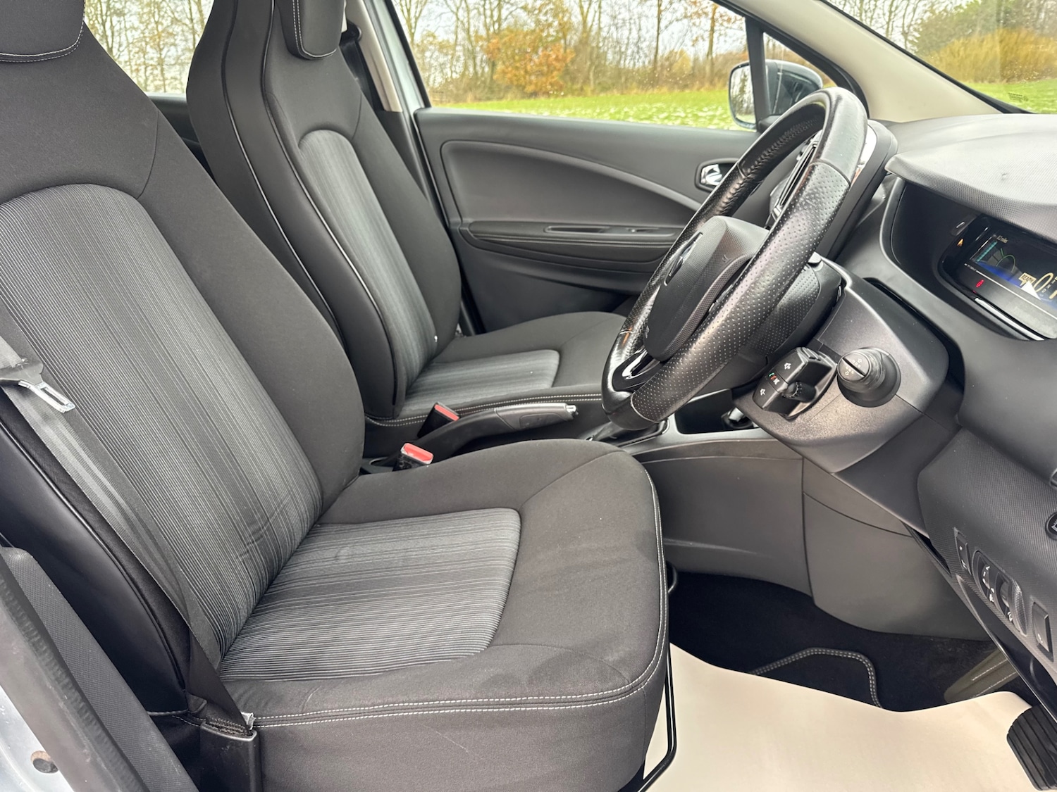 Used Renault Zoe 2019 for sale - 76650332: Photo 12