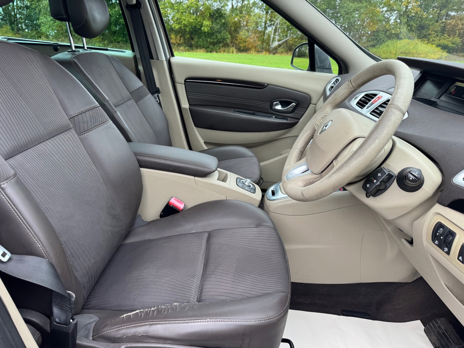 Used Renault Grand Scenic 2010 for sale - 76128793: Photo 10