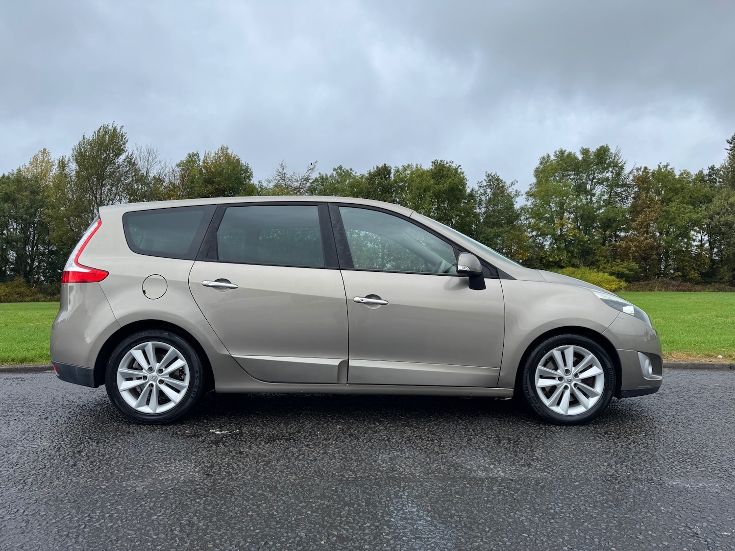 Used Renault Grand Scenic 2010 for sale - 76128793: Photo 2