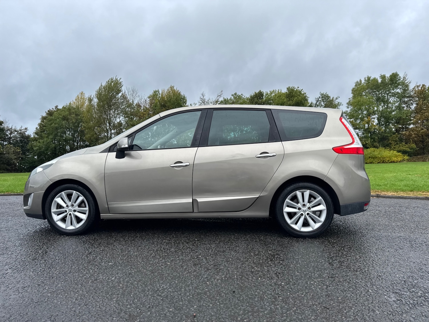 Used Renault Grand Scenic 2010 for sale - 76128793: Photo 6