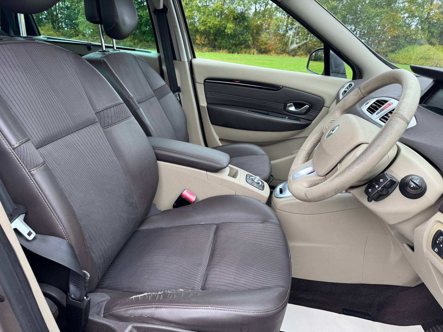 Used Renault Grand Scenic 2010 for sale - 76128793: Photo 9