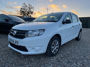Used Dacia Sandero 2014 for sale - 76769748: Photo