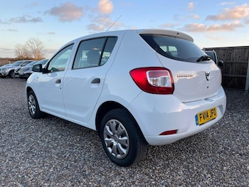 Used Dacia Sandero 2014 for sale - 76769748: Photo