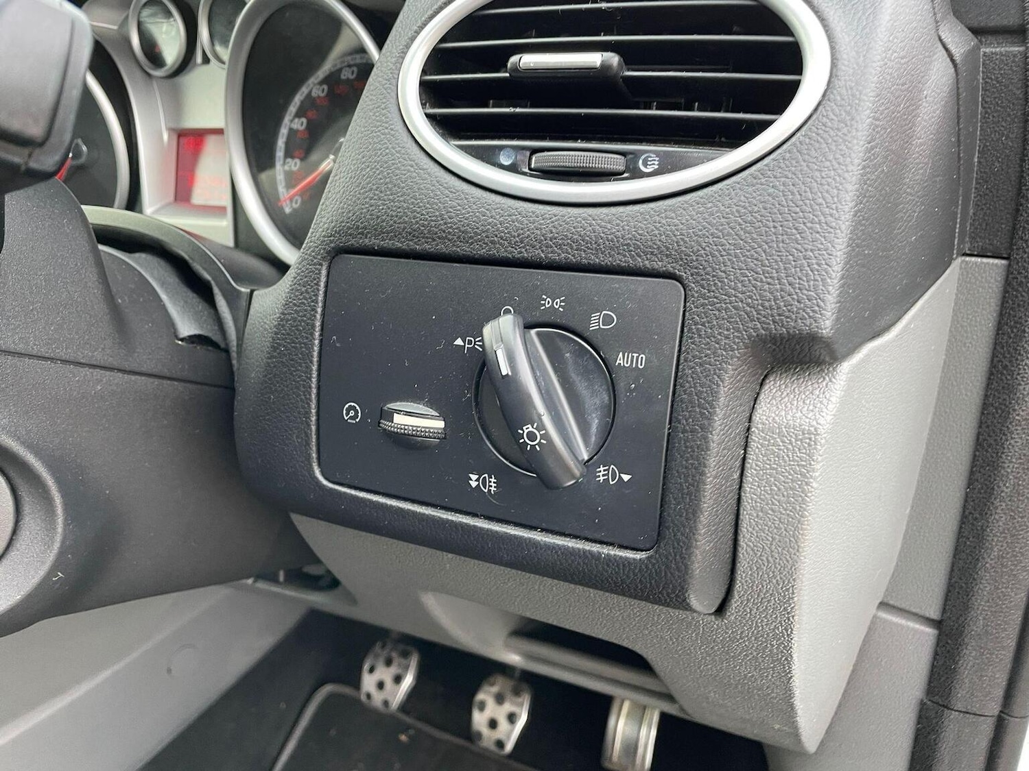 Used Ford Focus 2010 for sale - 76751772: Photo 13