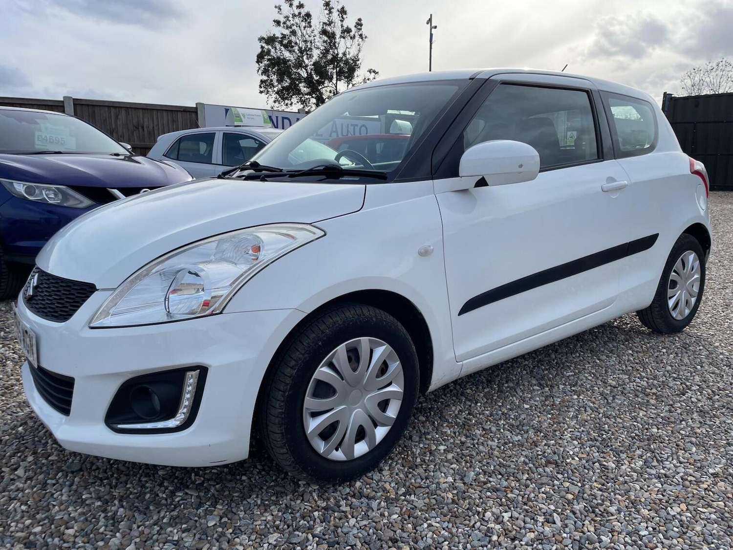 Used Suzuki Swift 2015 for sale - 77881036: Photo 4