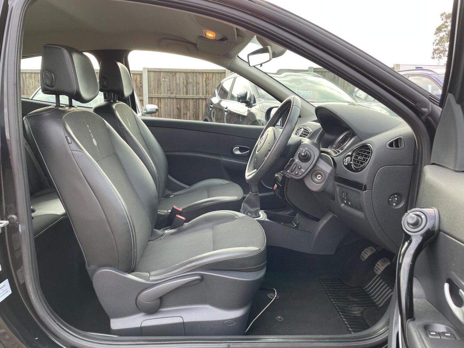 Used Renault Clio 2012 for sale - 77251225: Photo 10