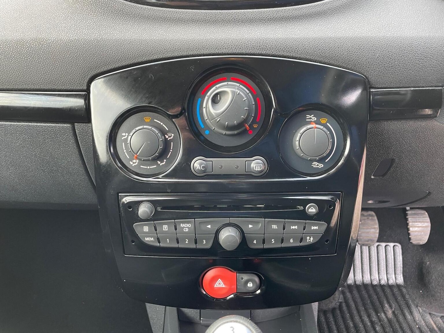 Used Renault Clio 2012 for sale - 77251225: Photo 12