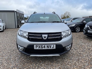 Used Dacia Sandero Stepway 2014 for sale - 76262978: Photo 2