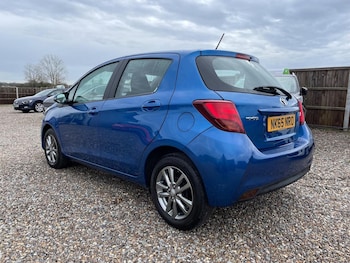 Used Toyota Yaris 2015 for sale - 77562532: Photo