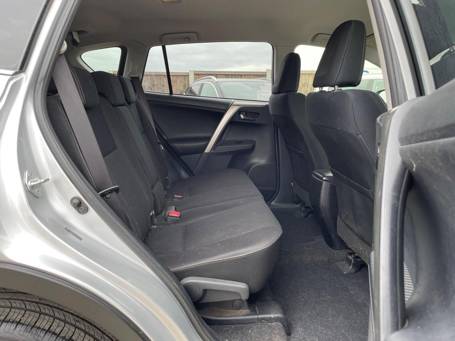 Used Toyota RAV4 2015 for sale - 76313984: Photo 11