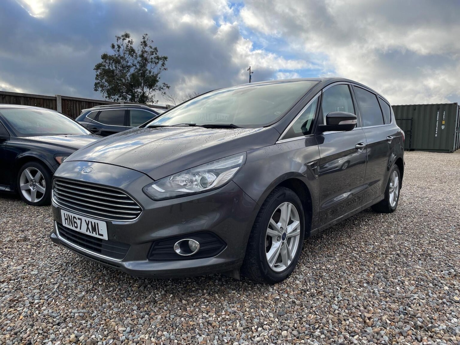 Used Ford S-Max 2017 for sale - 76963230: Photo 3