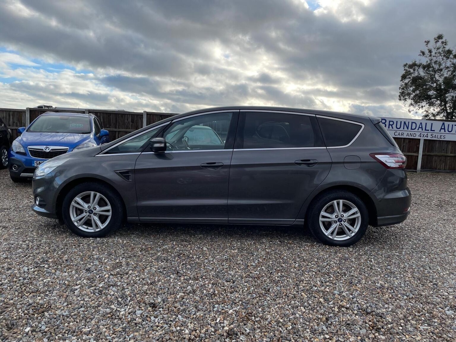 Used Ford S-Max 2017 for sale - 76963230: Photo 5