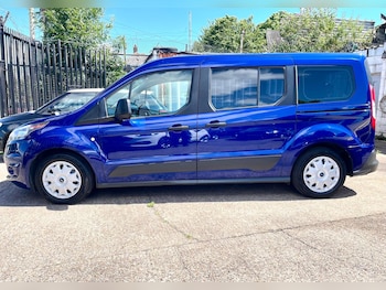 Used Ford Grand Tourneo Connect 2016 for sale - 79251327: Photo