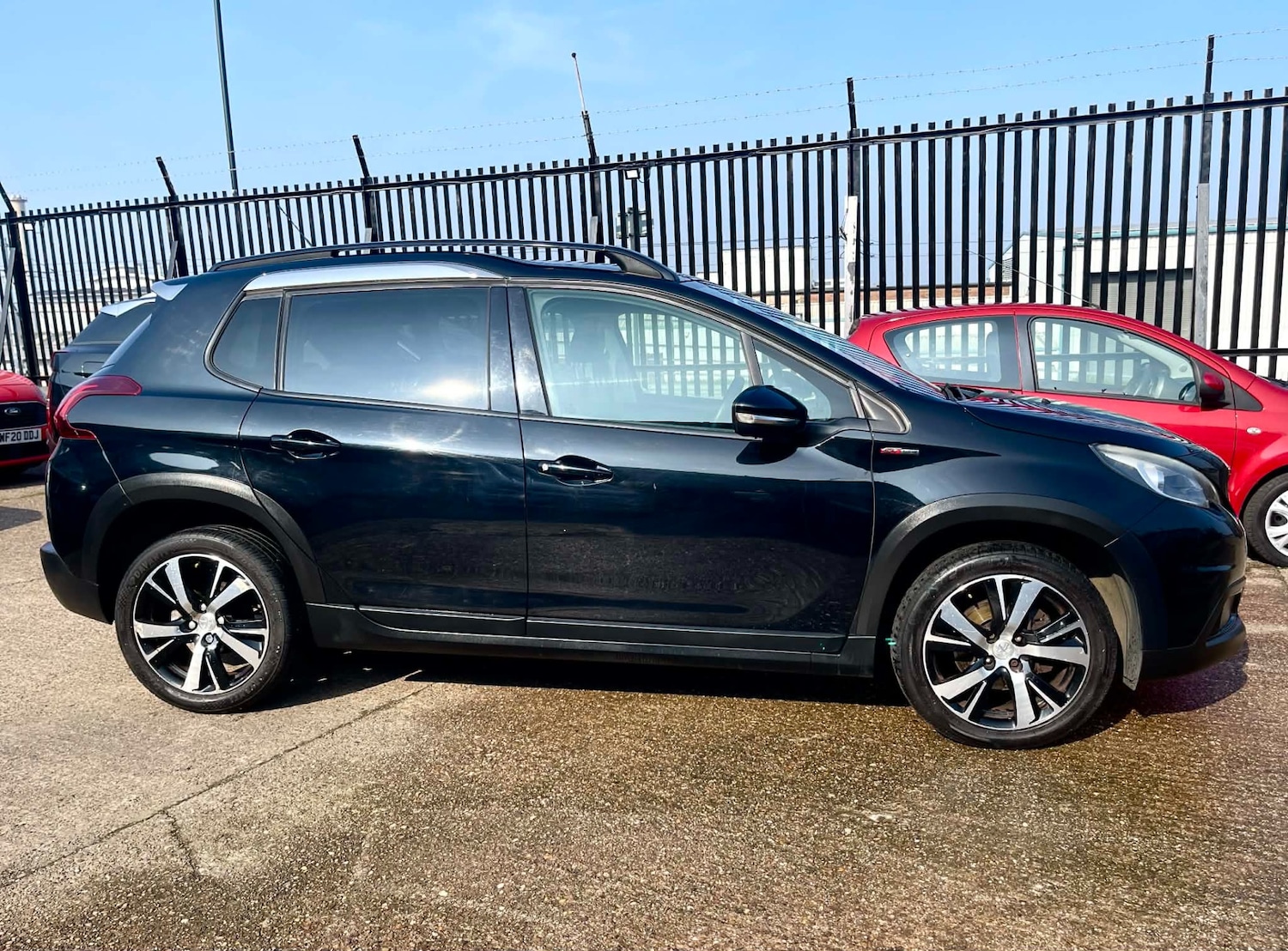 Used Peugeot 2008 2017 for sale - 77974800: Photo 5