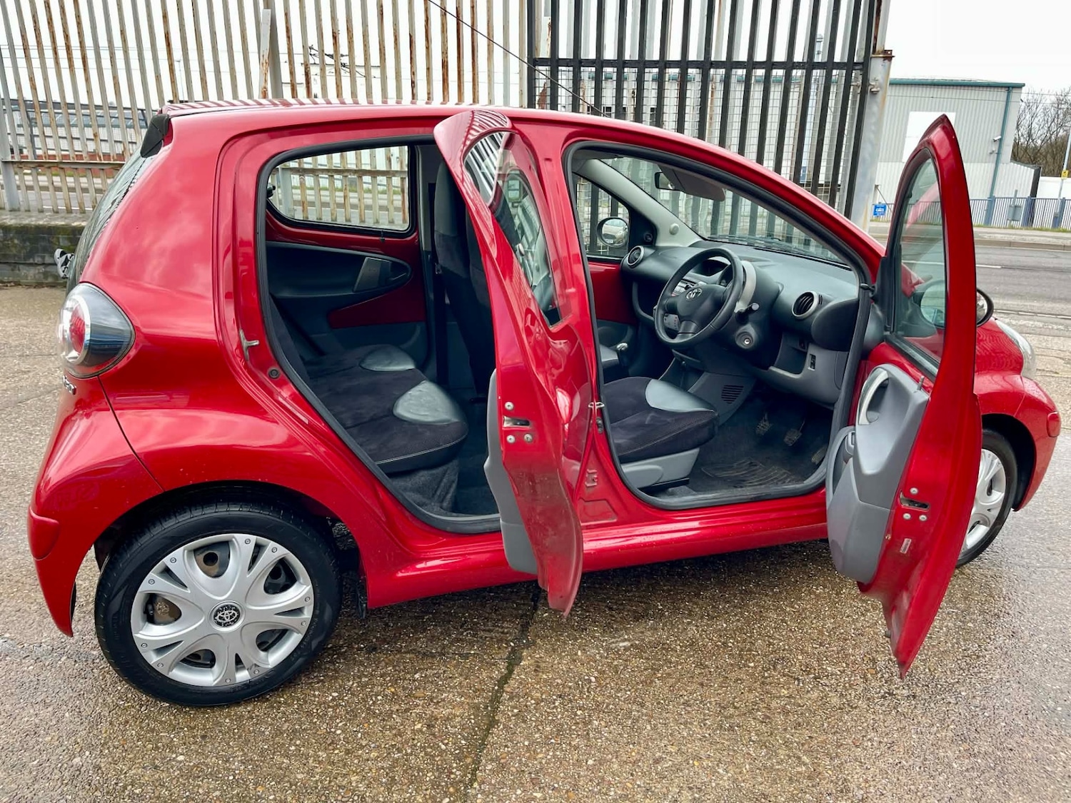 Used Toyota AYGO 2011 for sale - 77653251: Photo 11
