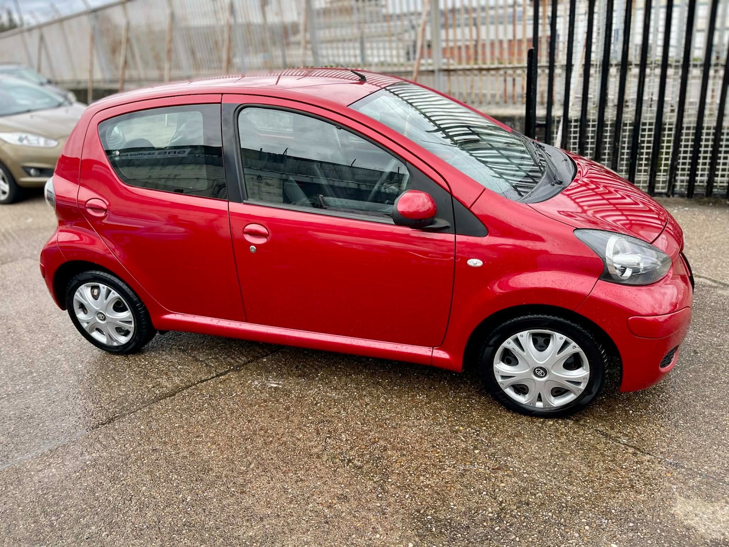 Used Toyota AYGO 2011 for sale - 77653251: Photo 4