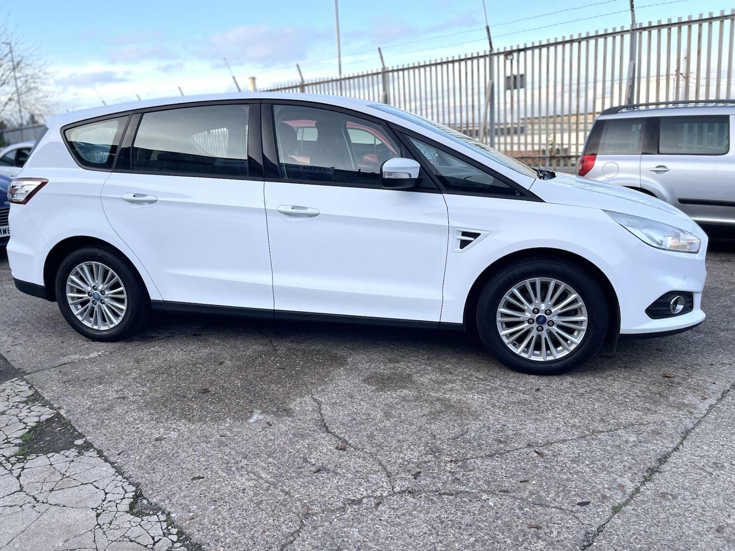 Used Ford S-Max 2016 for sale - 76579729: Photo 6