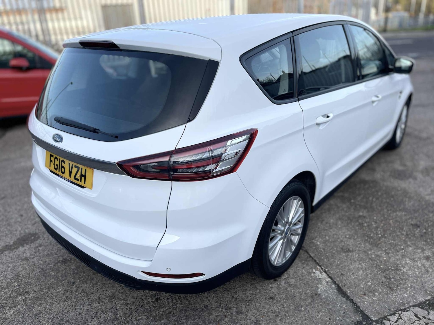 Used Ford S-Max 2016 for sale - 76579729: Photo 8