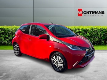 1.0 VVT-i x-play 5-Door