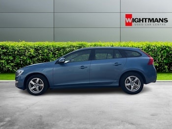 Used Volvo V60 2014 for sale - 79302240: Photo