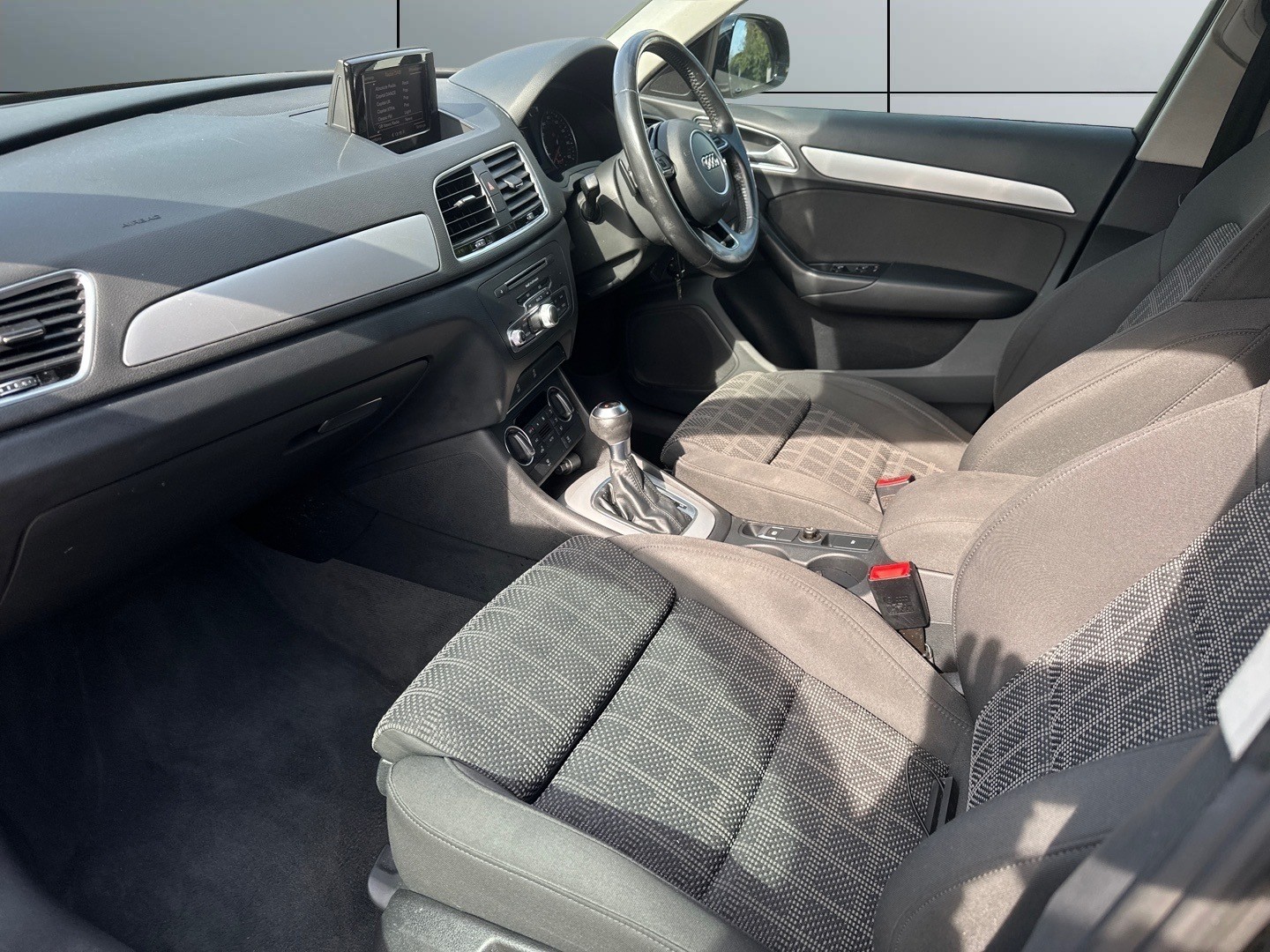 Used Audi Q3 2016 for sale - 76070343: Photo 12