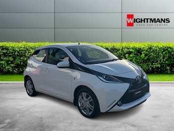 2015 - 1.0 VVT-i x-pression 5-Door